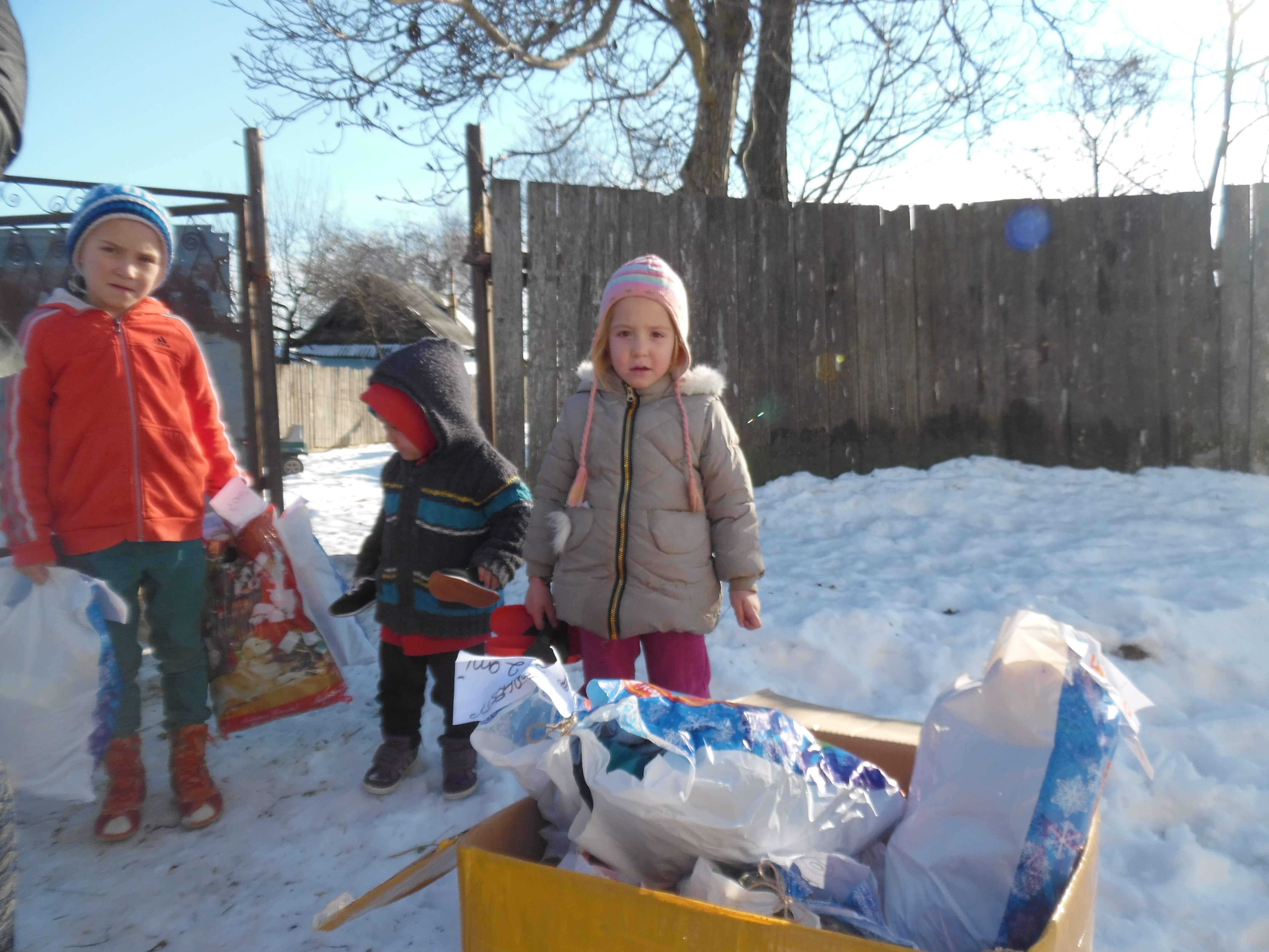 Copii cu cadouri 2018
