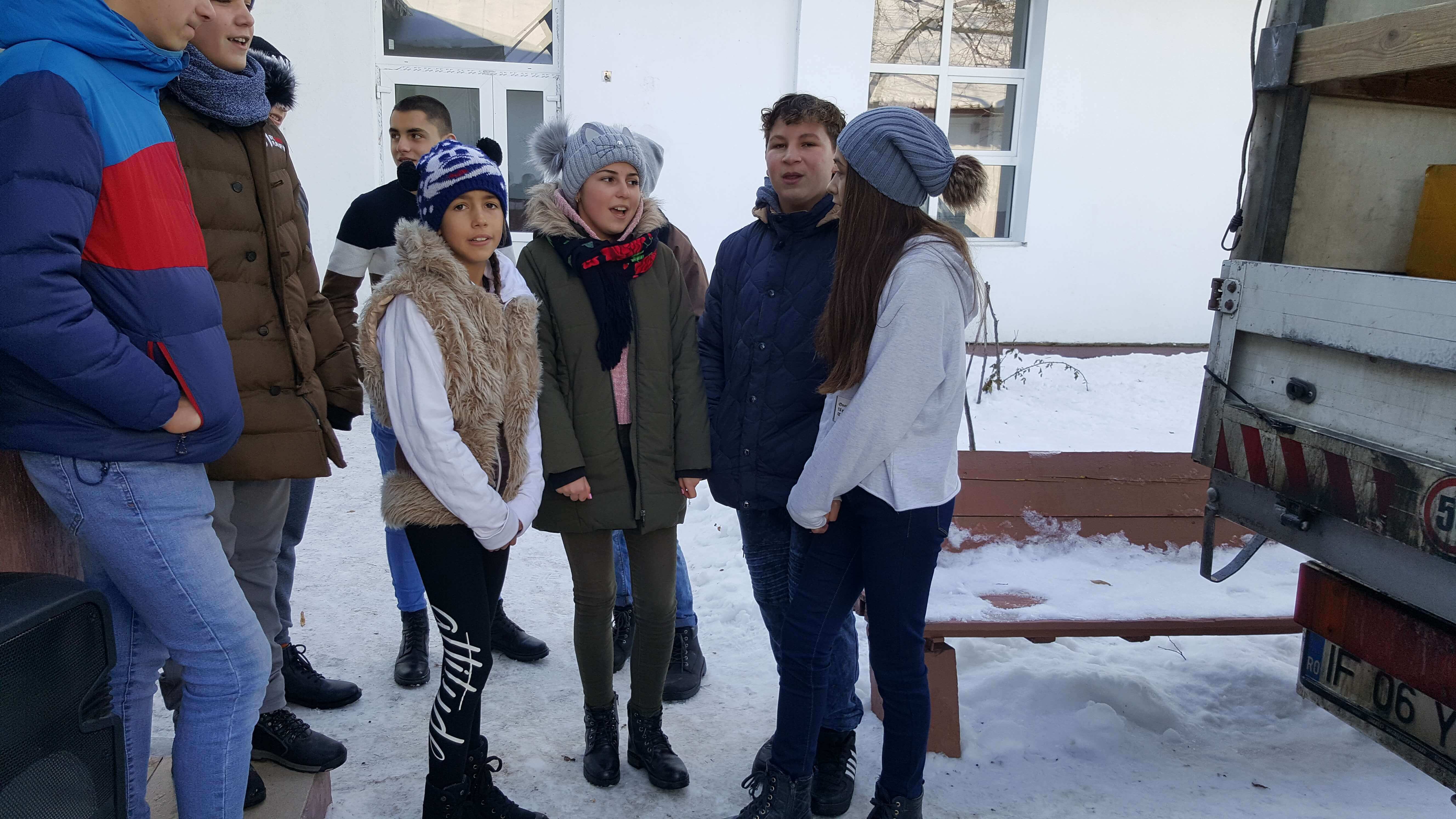 Copii cu cadouri 2018