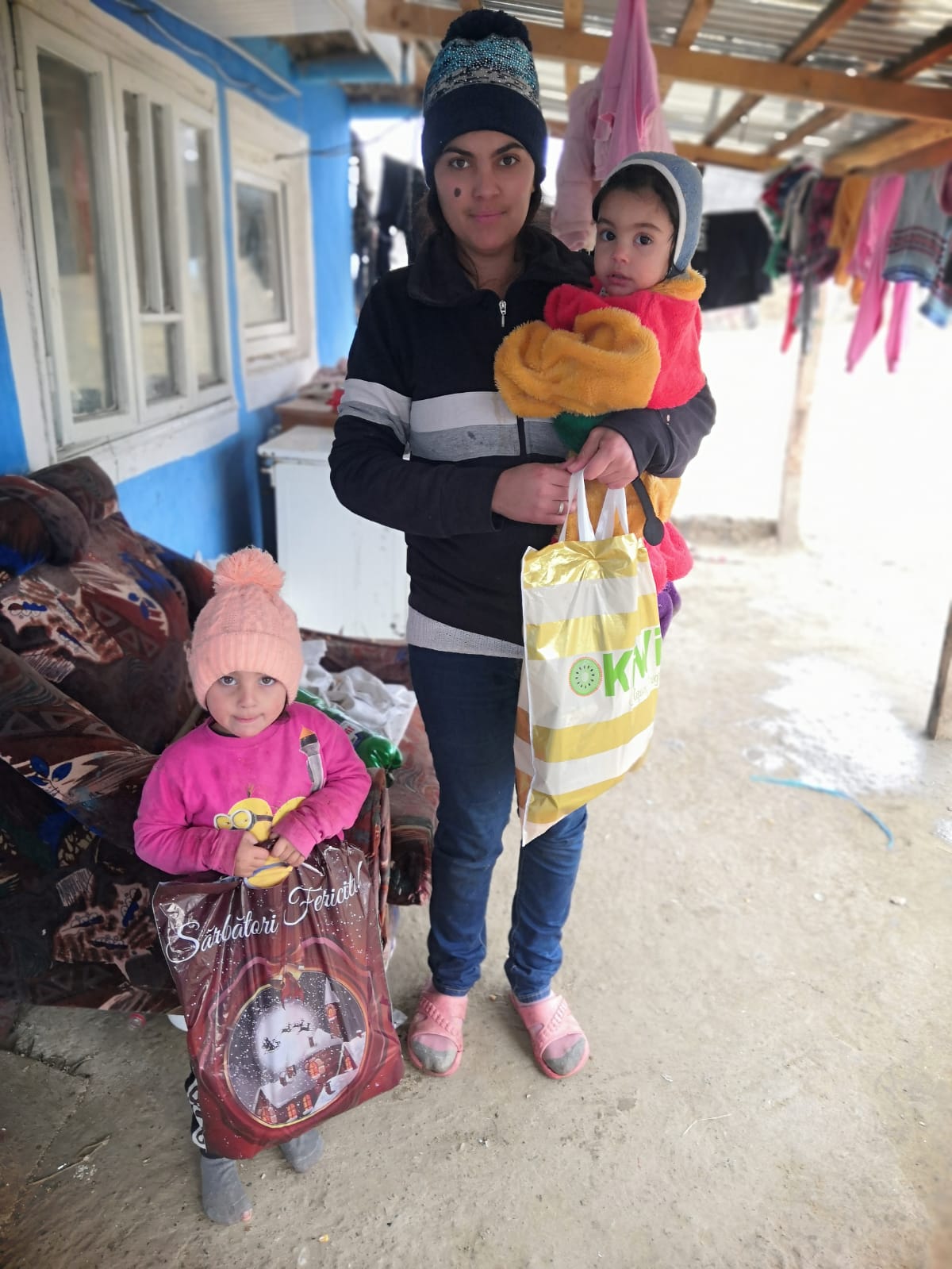 Copii cu cadouri 2019